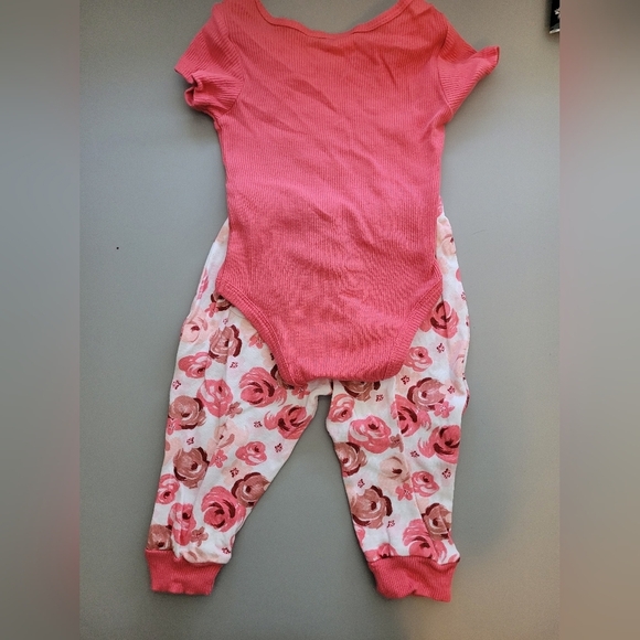 Chick pea 6-9m outfit - Picture 3 of 3